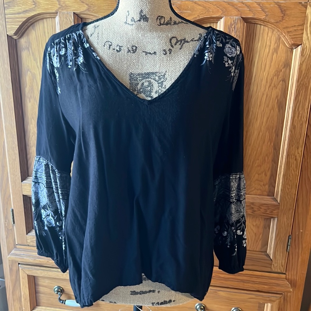 O’Neill lightweight black top